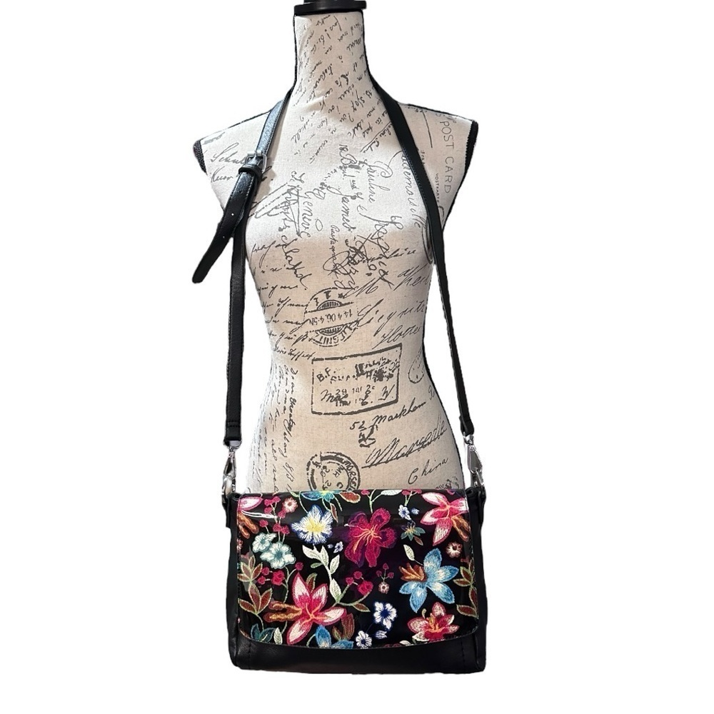 Magnolia and Vine Floral Shell - Retired! - Picture 2 of 4